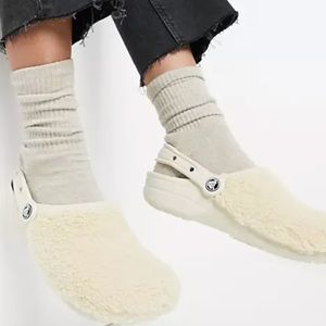 Crocs Sherpa size 9 cream